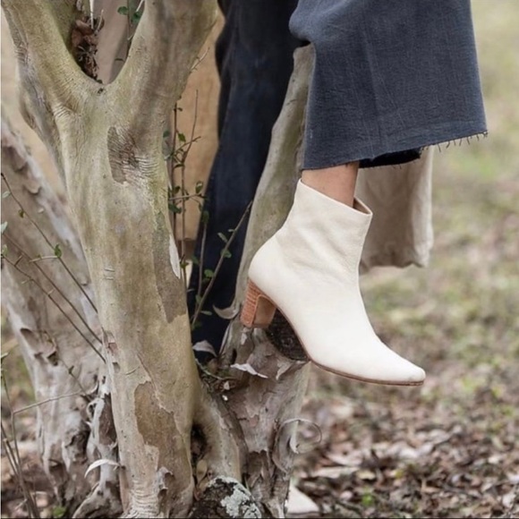 Huma Blanco Bolena Leather Boots in Bone from Madewell and Anthropologie - Picture 2 of 10